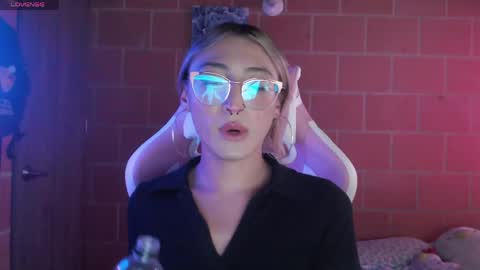 Snapshot of andrea_camila chatting on April 9, 8:03 pm Andrea online show from April 9, 8:03 pm