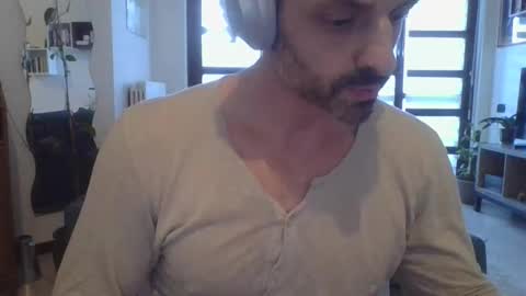 Snapshot of andrea_feetlover chatting on April 3, 4:38 pm andrea_feetlover online show from April 3, 4:38 pm