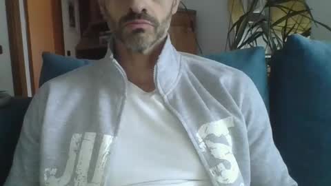 Snapshot of andrea_feetlover chatting on April 11, 12:53 pm andrea_feetlover online show from April 11, 12:53 pm