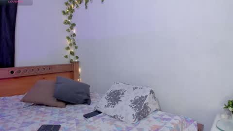 Snapshot of andrea_osorio_ chatting on March 20, 11:37 am Andrea online show from March 20, 11:37 am