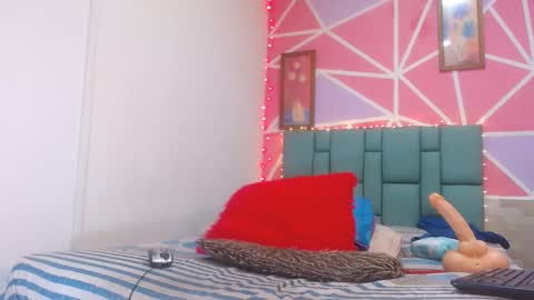 andrea ospina1 online show from January 15, 3:29 pm