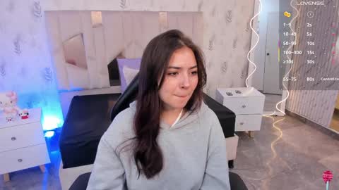 andrea_tay1 online show from June 6, 11:37 am