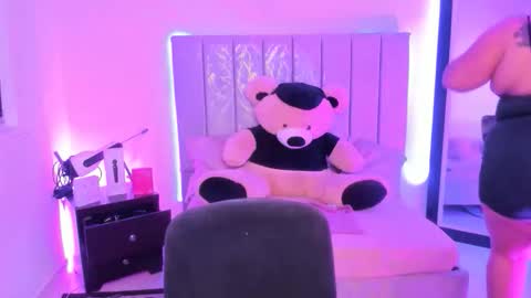 Snapshot of andreaakinky chatting on October 23, 8:24 am andreaakinky online show from October 23, 8:24 am