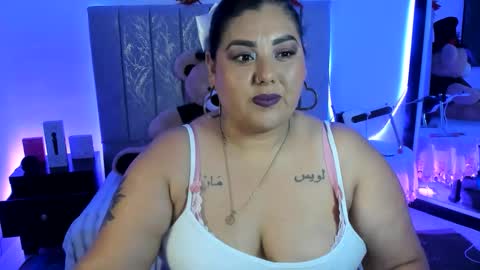 andreaakinky online show from December 18, 8:09 am