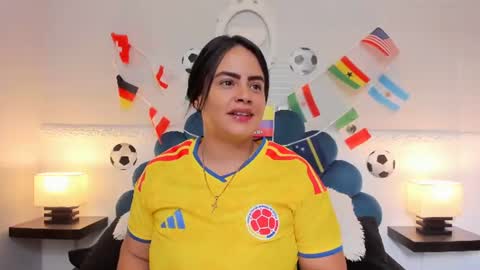 andreahgil online show from June 23, 1:53 pm