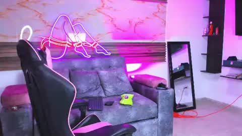 andrees_s online show from July 17, 2:18 am