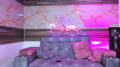 andrees_s online show from August 4, 2:26 am