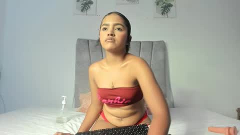 Snapshot of andreina_evans chatting on April 7, 2:45 am andreina_evans online show from April 7, 2:45 am