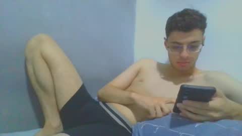 Snapshot of andres129494 chatting on November 21, 3:05 am andres129494 online show from November 21, 3:05 am