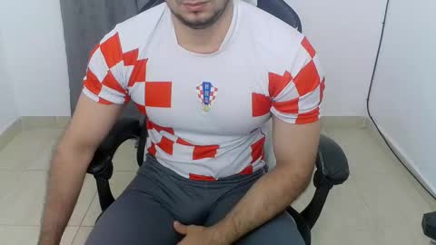 Snapshot of andres180950734 chatting on October 2, 10:11 am andres180950734 online show from October 2, 10:11 am