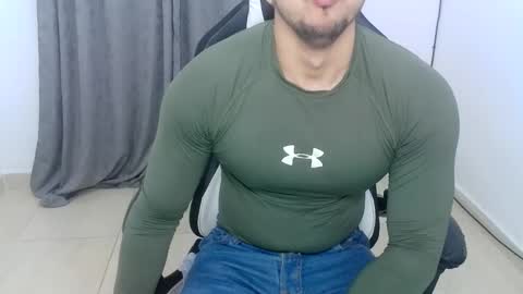 Snapshot of andres180950734 chatting on November 3, 10:27 am andres180950734 online show from November 3, 10:27 am