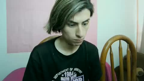 Snapshot of andres992563 chatting on March 7, 3:20 pm Alann online show from March 7, 3:20 pm