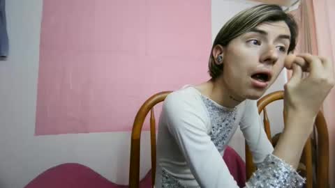 Snapshot of andres992563 chatting on March 9, 1:37 pm Alann online show from March 9, 1:37 pm