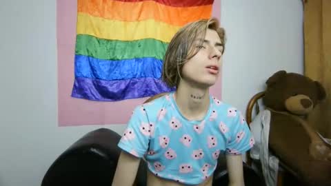 Snapshot of andres992563 chatting on March 20, 2:44 pm Alann online show from March 20, 2:44 pm