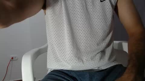 Snapshot of andres_blanco_ chatting on October 11, 2:11 am i am Andres online show from October 11, 2:11 am