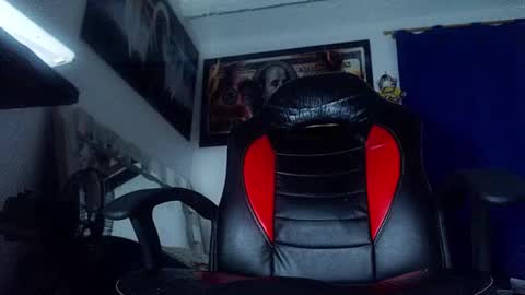 Snapshot of andres_cond chatting on February 17, 12:18 am Andrs o online show from February 17, 12:18 am