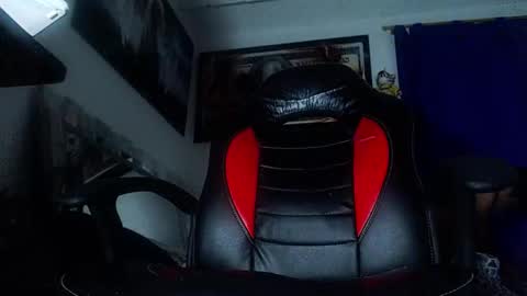Snapshot of andres_cond chatting on February 18, 1:01 am Andrs o online show from February 18, 1:01 am