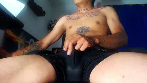 Snapshot of andres_cond chatting on April 9, 10:59 pm Andrs o online show from April 9, 10:59 pm