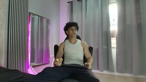 andres_cream online show from October 7, 12:35 pm