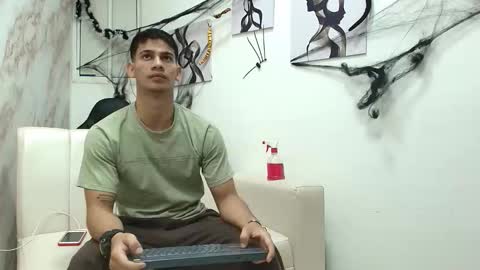 andres_stud online show from October 19, 4:46 am