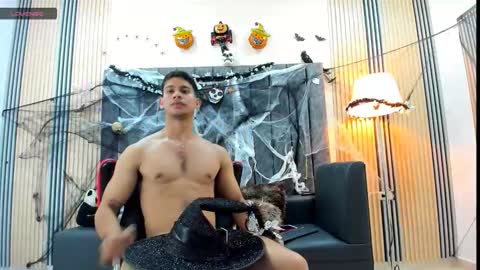 andres_stud online show from October 28, 4:49 am