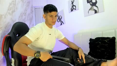 andres_stud online show from November 10, 4:22 am