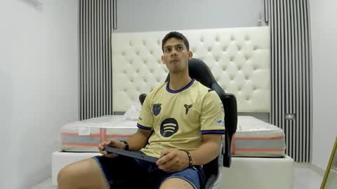 andres_stud online show from March 23, 4:27 am