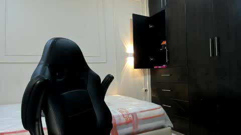 Snapshot of andres_stud chatting on April 29, 3:21 am andres_stud online show from April 29, 3:21 am