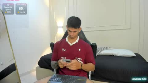 Snapshot of andres_stud chatting on May 18, 5:46 am andres_stud online show from May 18, 5:46 am