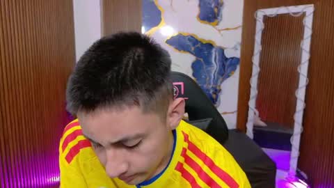andres_tay online show from June 14, 3:08 am