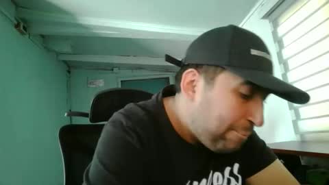 Snapshot of andresby0x chatting on December 5, 6:37 pm andresby0x online show from December 5, 6:37 pm