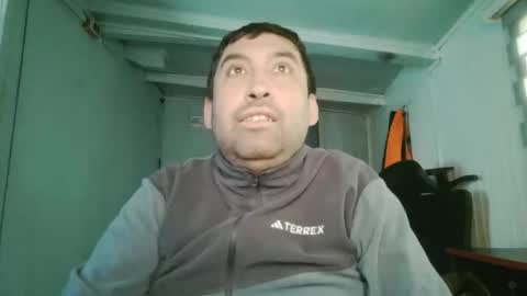 Snapshot of andresby0x chatting on December 18, 2:23 pm andresby0x online show from December 18, 2:23 pm