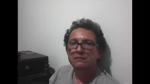 andresfloga online show from October 18, 4:59 am