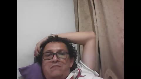 andresfloga online show from December 23, 6:00 am