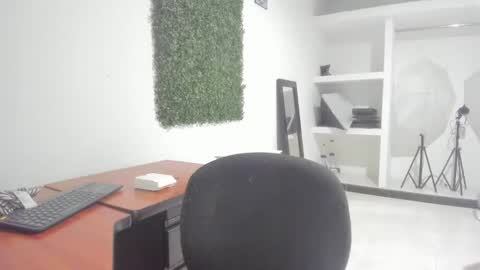 Isa  --------- online show from January 24, 4:48 am