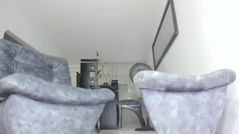 Isa  --------- online show from February 1, 2:58 am