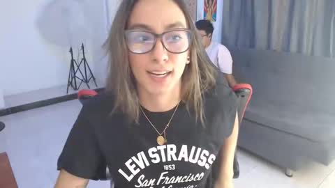 Isa  --------- online show from September 21, 12:23 am