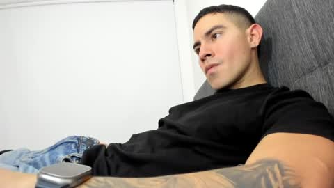 Snapshot of andresjuan92 chatting on April 4, 2:32 am onlyfanscallmegotter online show from April 4, 2:32 am