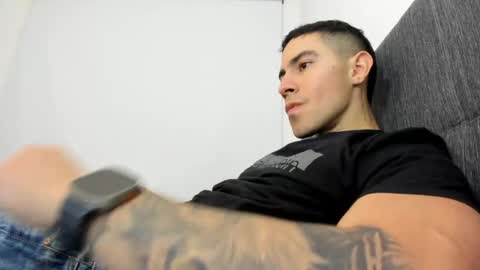 Snapshot of andresjuan92 chatting on April 24, 1:19 am onlyfanscallmegotter online show from April 24, 1:19 am