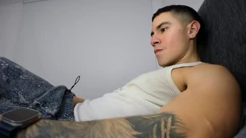 Snapshot of andresjuan92 chatting on April 30, 2:40 am onlyfanscallmegotter online show from April 30, 2:40 am