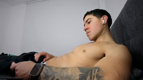 Snapshot of andresjuan92 chatting on June 15, 4:15 am onlyfanscallmegotter online show from June 15, 4:15 am