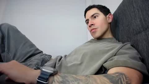 Snapshot of andresjuan92 chatting on June 21, 5:54 am onlyfanscallmegotter online show from June 21, 5:54 am