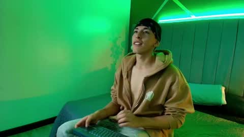 Snapshot of andreuw_wolf chatting on October 29, 2:36 am Andreuw Wolf online show from October 29, 2:36 am