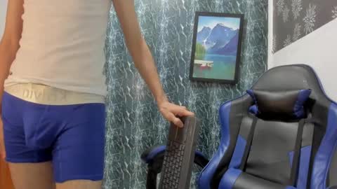 Snapshot of andrew_2811 chatting on September 13, 5:40 am andrew_2811 online show from September 13, 5:40 am