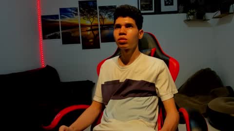 Snapshot of andrew_2811 chatting on October 2, 6:09 am andrew_2811 online show from October 2, 6:09 am