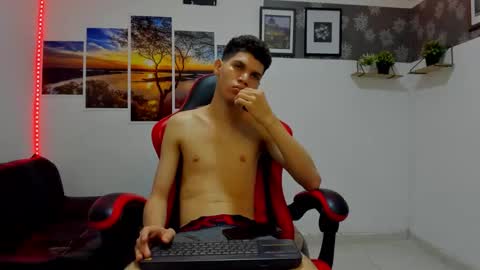 Snapshot of andrew_2811 chatting on October 15, 5:40 am andrew_2811 online show from October 15, 5:40 am