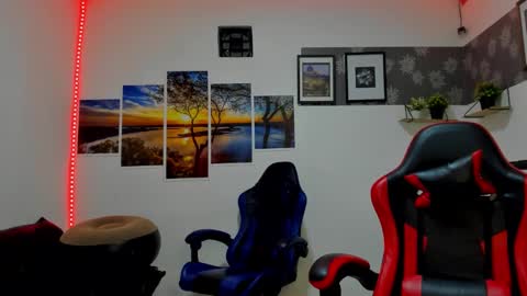 Snapshot of andrew_2811 chatting on October 31, 6:58 am andrew_2811 online show from October 31, 6:58 am