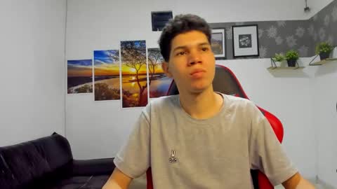 Snapshot of andrew_2811 chatting on November 2, 4:15 am andrew_2811 online show from November 2, 4:15 am