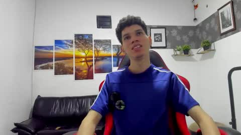 Snapshot of andrew_2811 chatting on November 21, 2:43 am andrew_2811 online show from November 21, 2:43 am