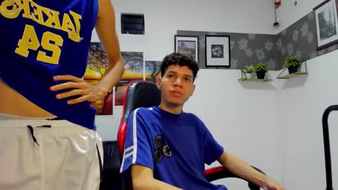 Snapshot of andrew_2811 chatting on December 15, 8:18 am andrew_2811 online show from December 15, 8:18 am